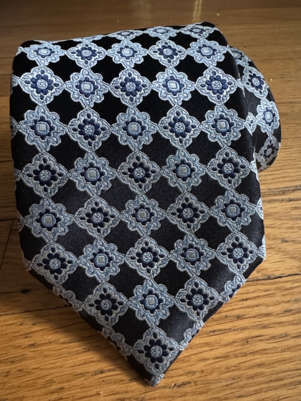 Plush Men's Black and Silver Geometric Floral Tie